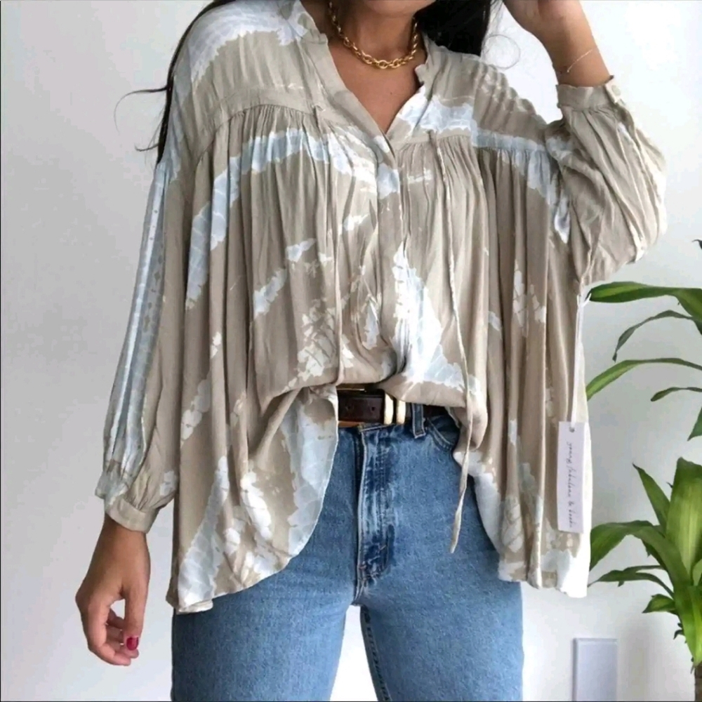 Young Fabulous & Broke Taupe Tan Blue Tie Dye Flowy Oversize Boho Blouse Medium